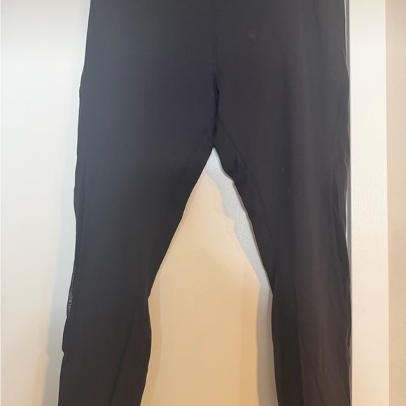 Lululemon wonder train 25 inch with mesh panel - Picture 3 of 3